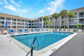 Pool - Walk to the Beach from Vanderbilt Villas (Naples)