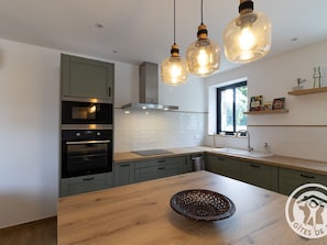 Private kitchen - Gîte with AC - 8 guests, close to Angers (Rives-du-Loir-en-Anjou)