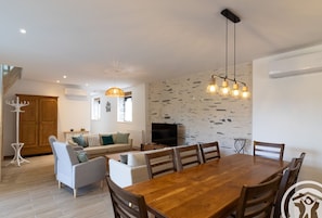 Interior - Gîte with AC - 8 guests, close to Angers (Rives-du-Loir-en-Anjou)
