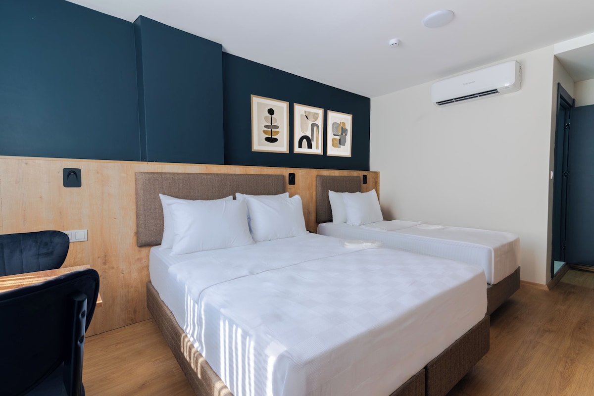 Comfort Twin Room, City View | Egyptian cotton sheets, premium bedding, Select Comfort beds, minibar
