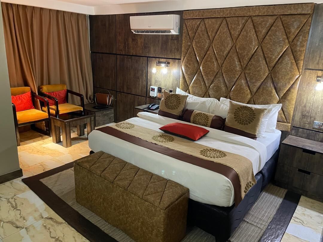 In-room safe, desk, laptop workspace, soundproofing