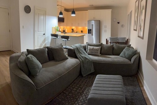 Charming 3-bedroom rooms with 2 full bath  house with AC in Houston area! 