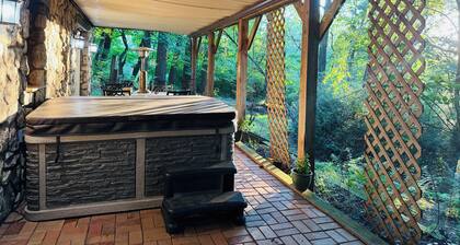 Relax at Fairyland – Hot Tub, Pond, Gazebo & Woodland Escape