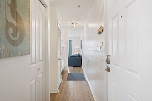Interior - Thousand Sunnies (Destin)