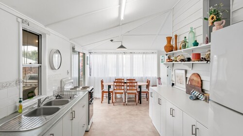 River Cottage - Stunning views and walking distance to river and beach