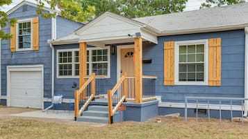 House (3 Bedrooms) | Front of property