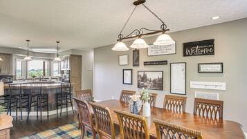 House (4 Bedrooms) | Interior