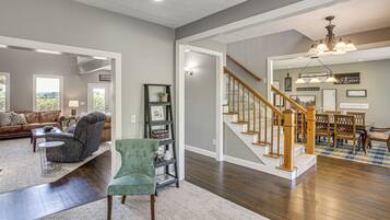 House (4 Bedrooms) | Interior