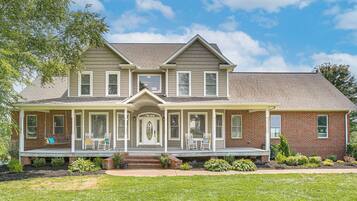 House (4 Bedrooms) | Front of property