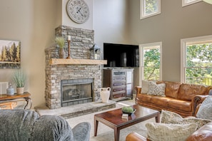 House (4 Bedrooms) | Interior - Day Trip to Nashville! Large Home on 5 Acres (Springfield)