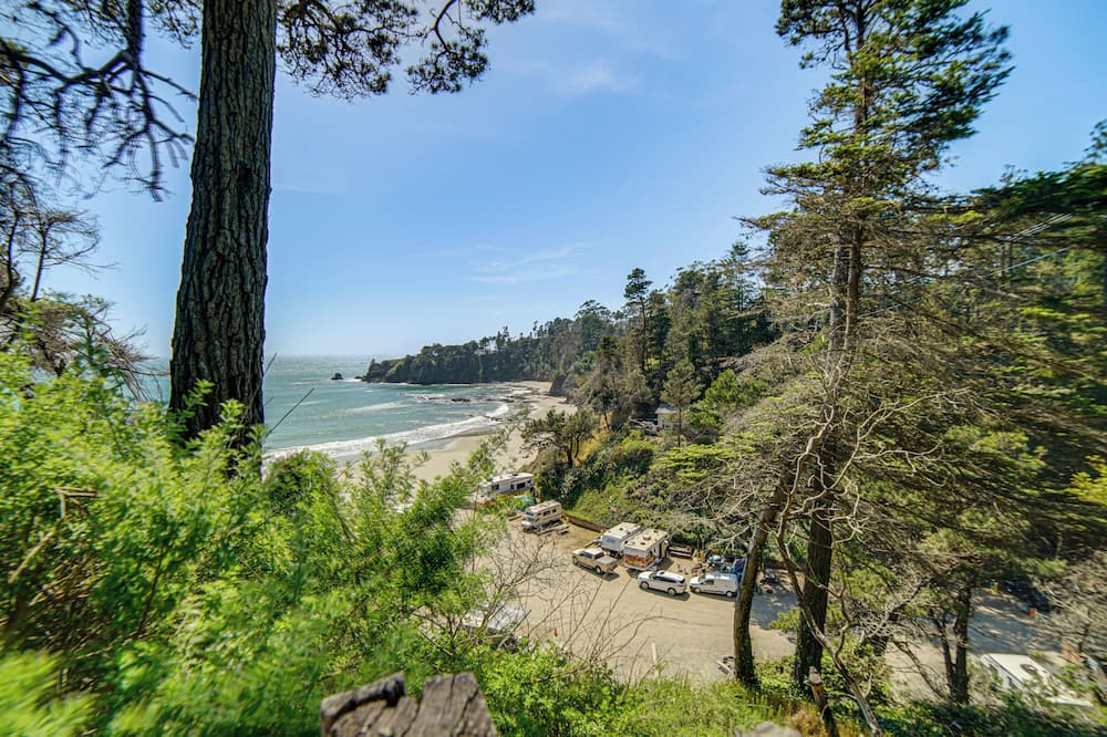 Walk to Beach! Home w/ Sunroom in Anchor Bay - Anderson Valley, CA