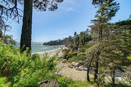 Walk to Beach! Home w/ Sunroom in Anchor Bay