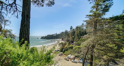 Walk to Beach! Home w/ Sunroom in Anchor Bay