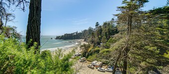 Walk to Beach! Home w/ Sunroom in Anchor Bay
