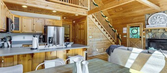Ellijay Cabin Hot Tub, Mtn Views & Game Room