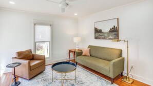 Interior - 1 Mi to Dtwn Tyler! Historic Retreat + Guest Suite (Tyler)
