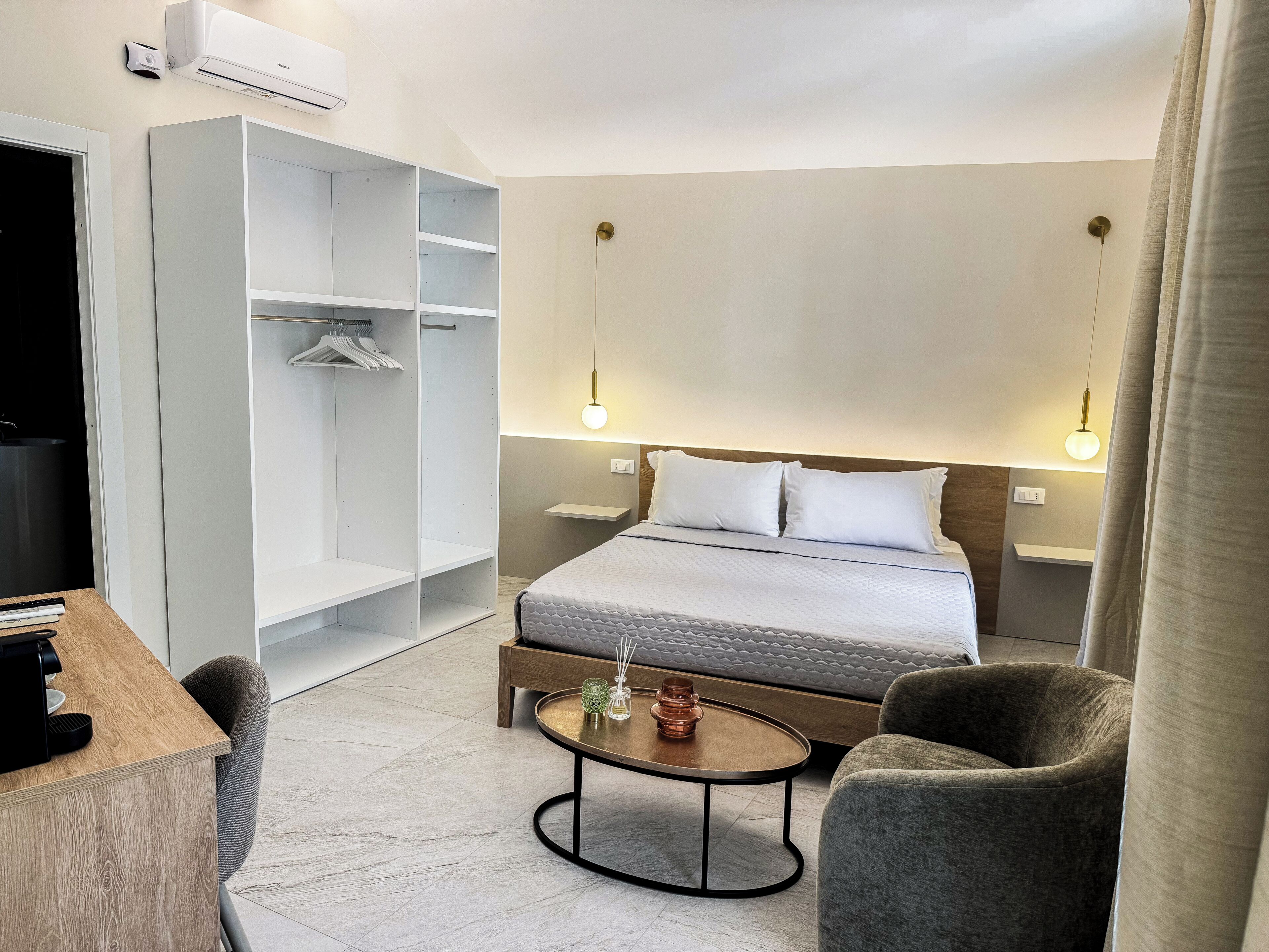 Doppia Deluxe | Una scrivania, Wi-Fi gratuito