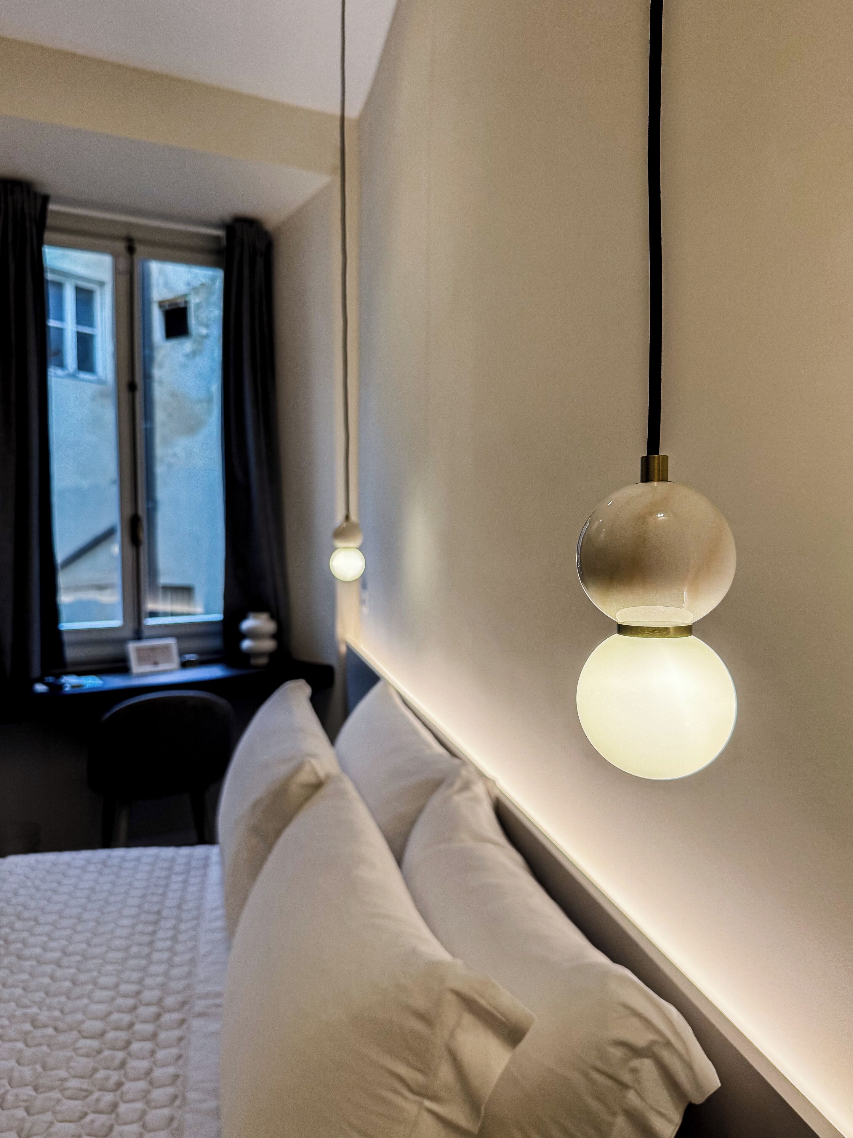 Doppia Standard | Una scrivania, Wi-Fi gratuito