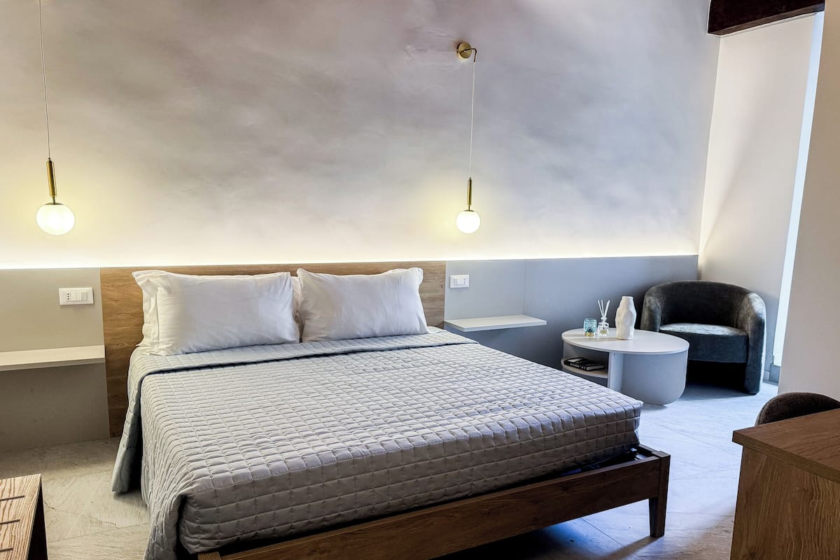 Superior Double Room | Meja, Wi-fi percuma 