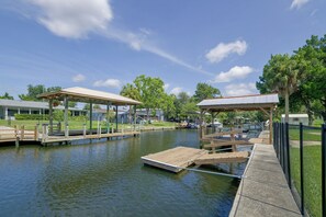 A calm water body with wooden docks and covered seating areas. - Canal-front Crystal River Home w/ Boat Dock (Crystal River)