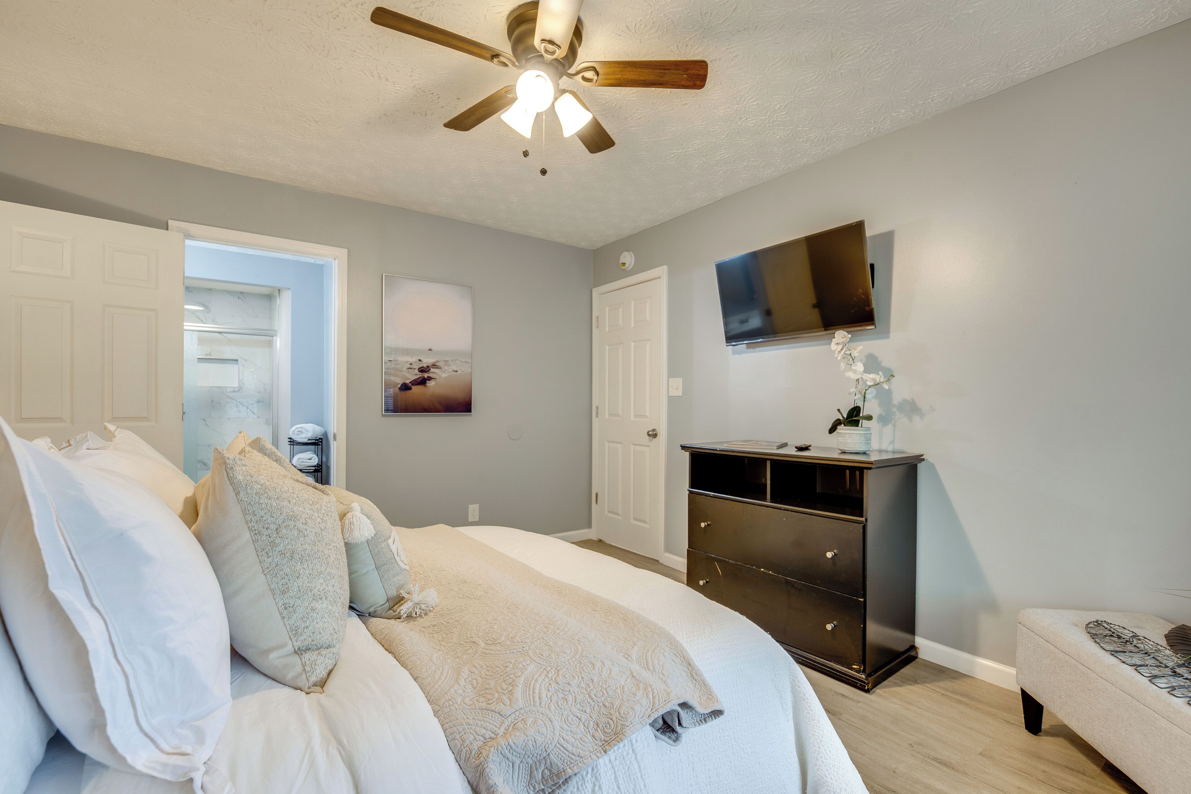 House (6 Bedrooms) | Interior