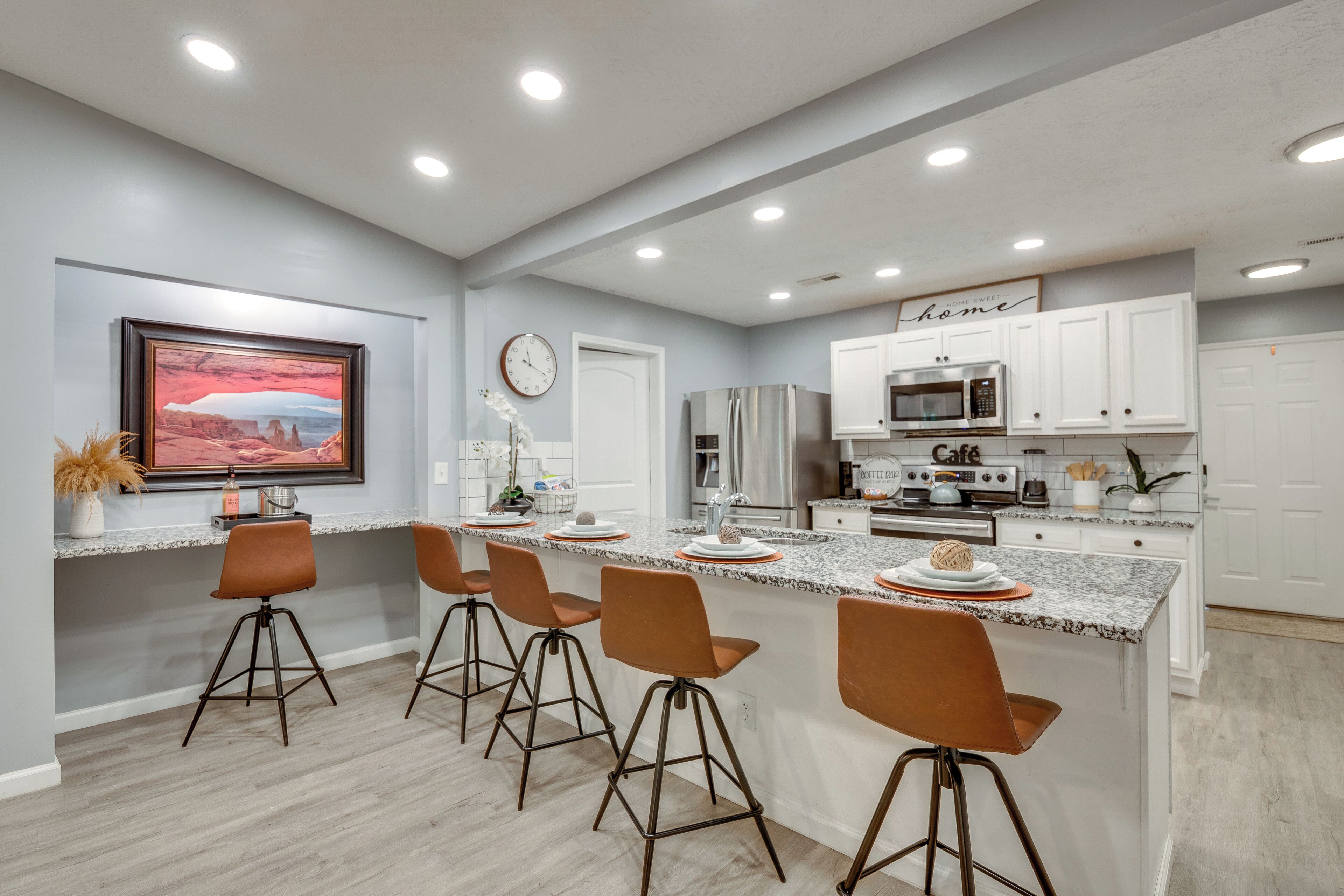 House (6 Bedrooms) | Interior