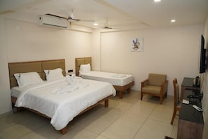 Deluxe Twin Room, City View | Ruang kerja komputer riba, Wi-fi percuma 