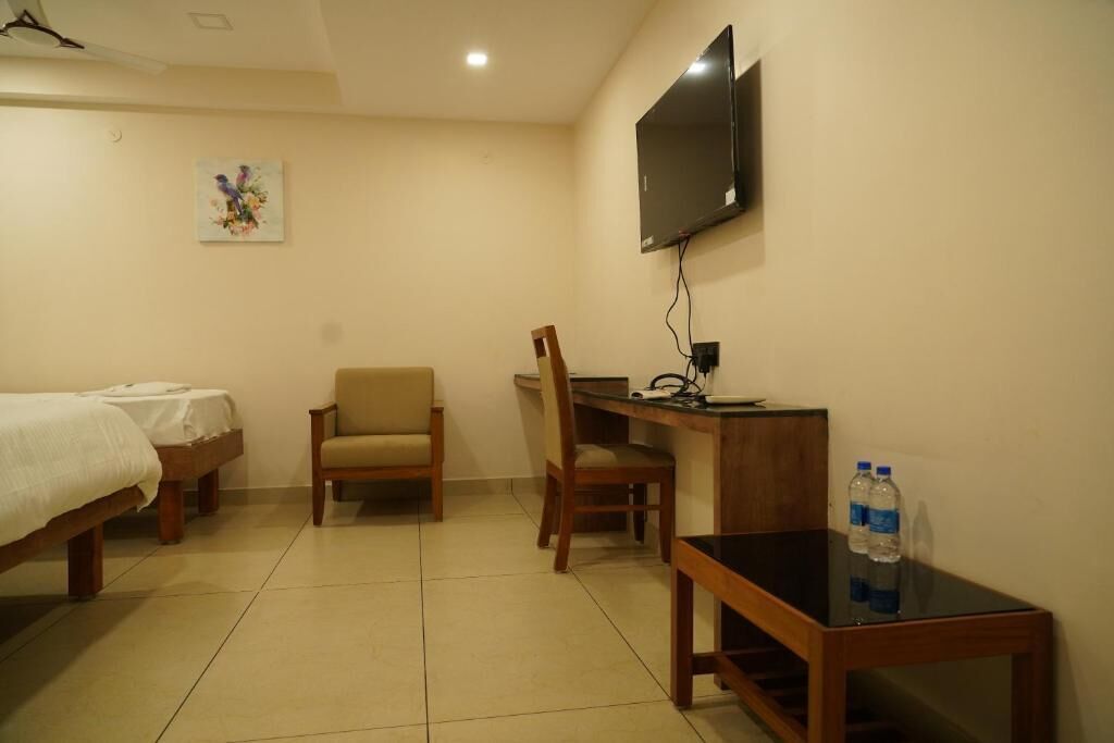 Deluxe Twin Room, City View | Laptop workspace, WiFi (free)