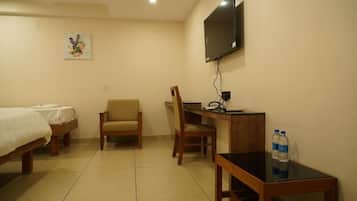 Deluxe Twin Room, City View | Laptop workspace, WiFi (free)