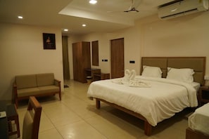 Deluxe Twin Room, City View | Ruang kerja komputer riba, Wi-fi percuma 