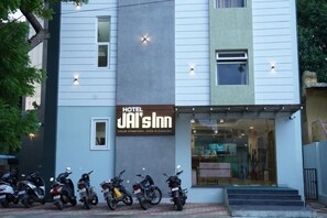 Exterior detail - Hotel Jai's Inn (Thanjavur)