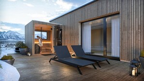 Un espace de détente extérieur moderne, comprenant deux fauteuils, une terrasse en bois et une vue sur un paysage montagneux.