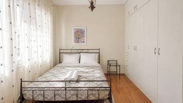 Iron/ironing board, Internet, bed sheets