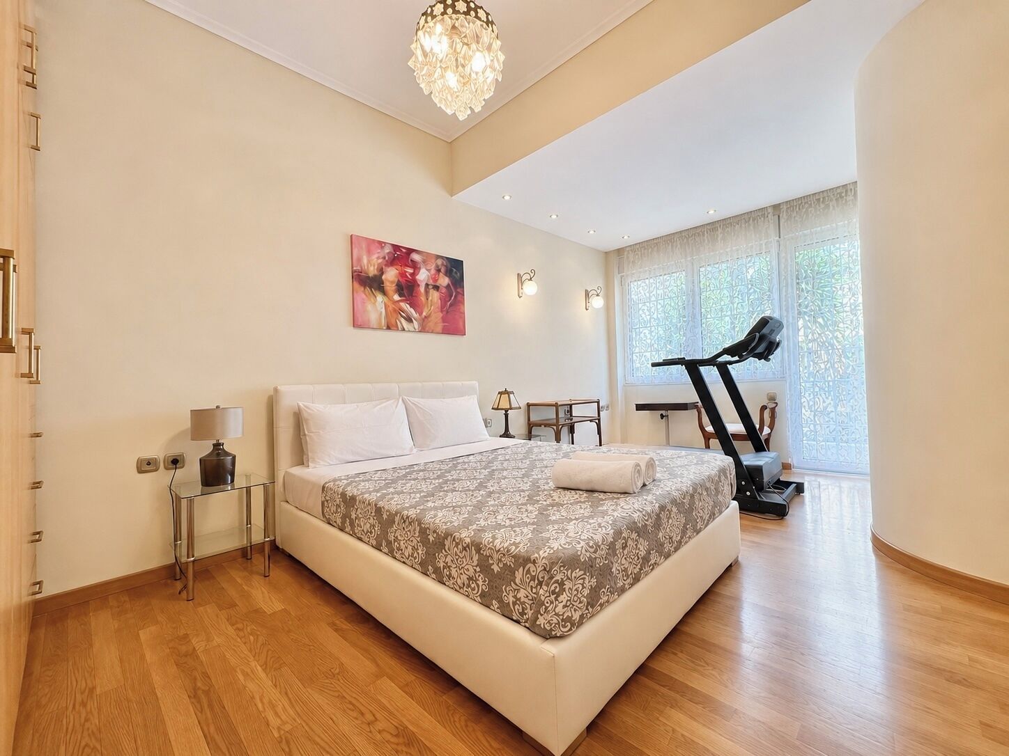 Iron/ironing board, Internet, bed sheets
