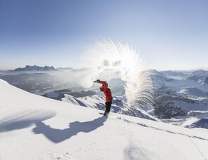 A person standing on a snowy mountain peak with a clear sky. - Family Apartment With Private Sauna (Soell)