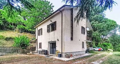 Stunning villa for 5 guests with WIFI, hot tub, balcony, pets allowed and panoramic view