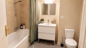 Bathroom - Cozy apartment in the center of Besançon (Besançon)