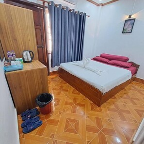 Double Room, Courtyard View - SCK Guesthouse (Vang Vieng)