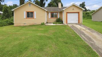 House, 5 Bedrooms | Exterior