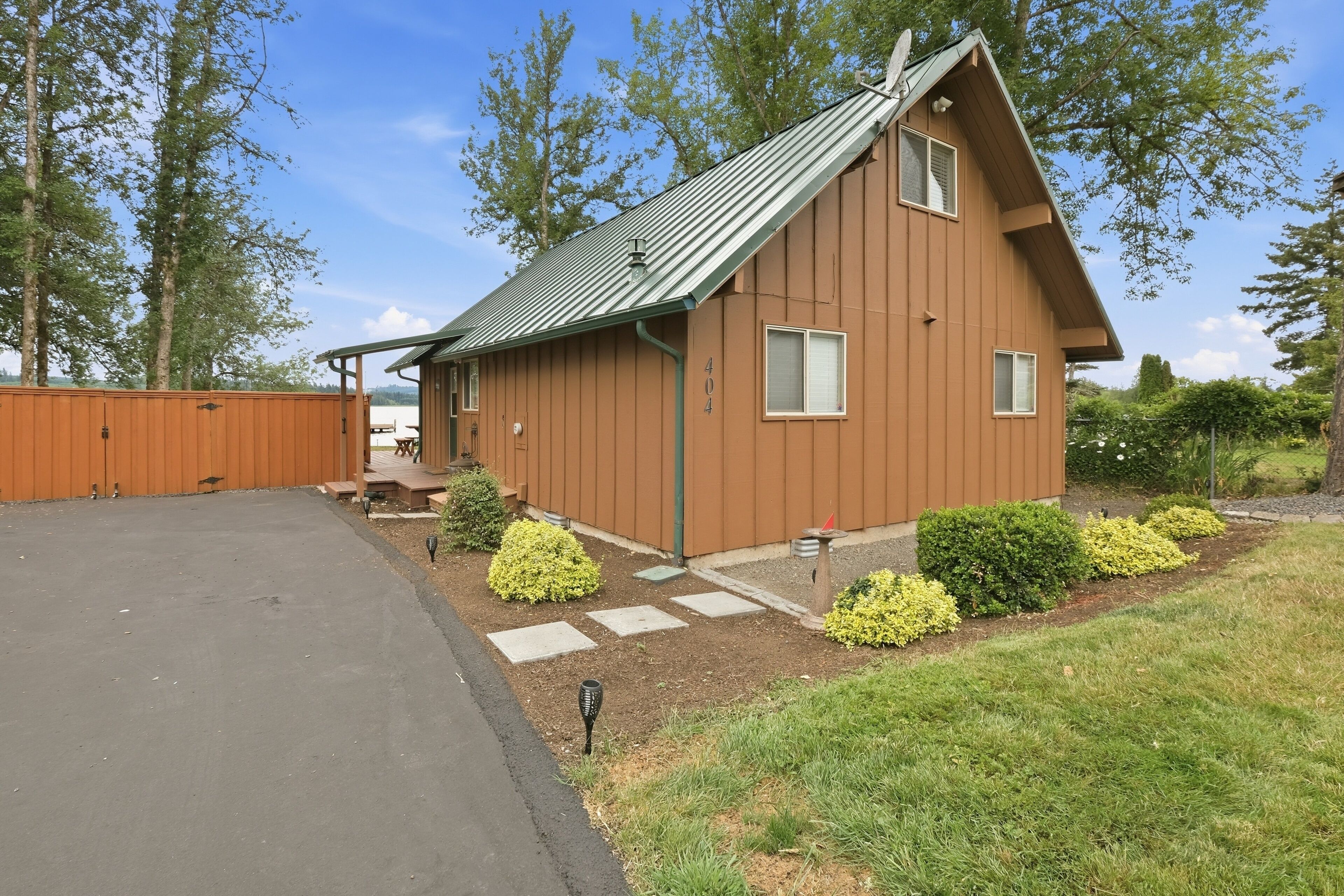 House, 2 Bedrooms | Exterior