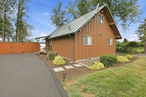 House, 3 Bedrooms | Exterior