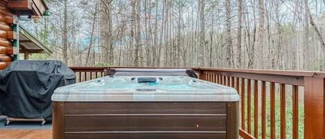 Cabin, 3 Bedrooms | Outdoor spa tub