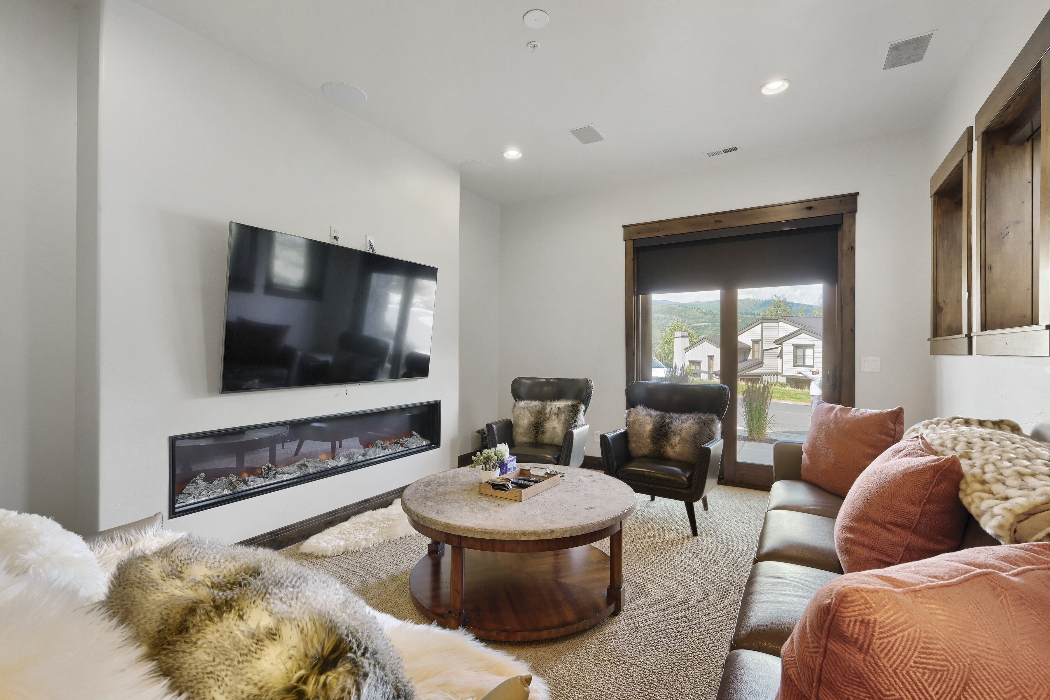House, 5 Bedrooms | Living area