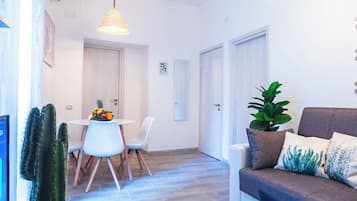 Apartment, Balcony | Living area