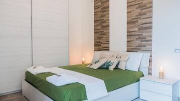 Apartment, Balcony | Iron/ironing board, WiFi (free)