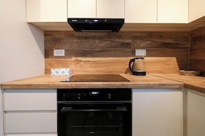 Comfort Apartment, Balcony, Beach View | Private kitchen
