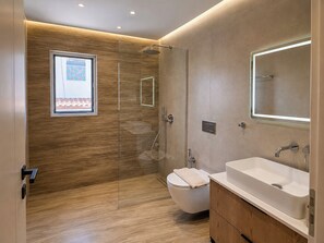 Departamento Confort, balcón, vista a la playa | Baño | Amenidades de baño gratuitas y papel de baño 