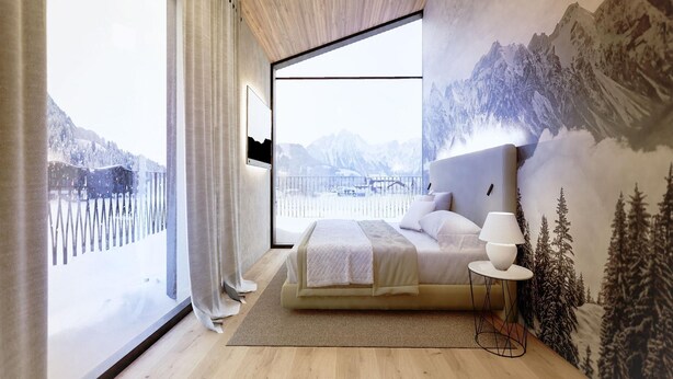 Ein Schlafzimmer mit großem Fenster, einem Bett, einem Nachttisch und einer Wandmalerei von einer Berglandschaft.