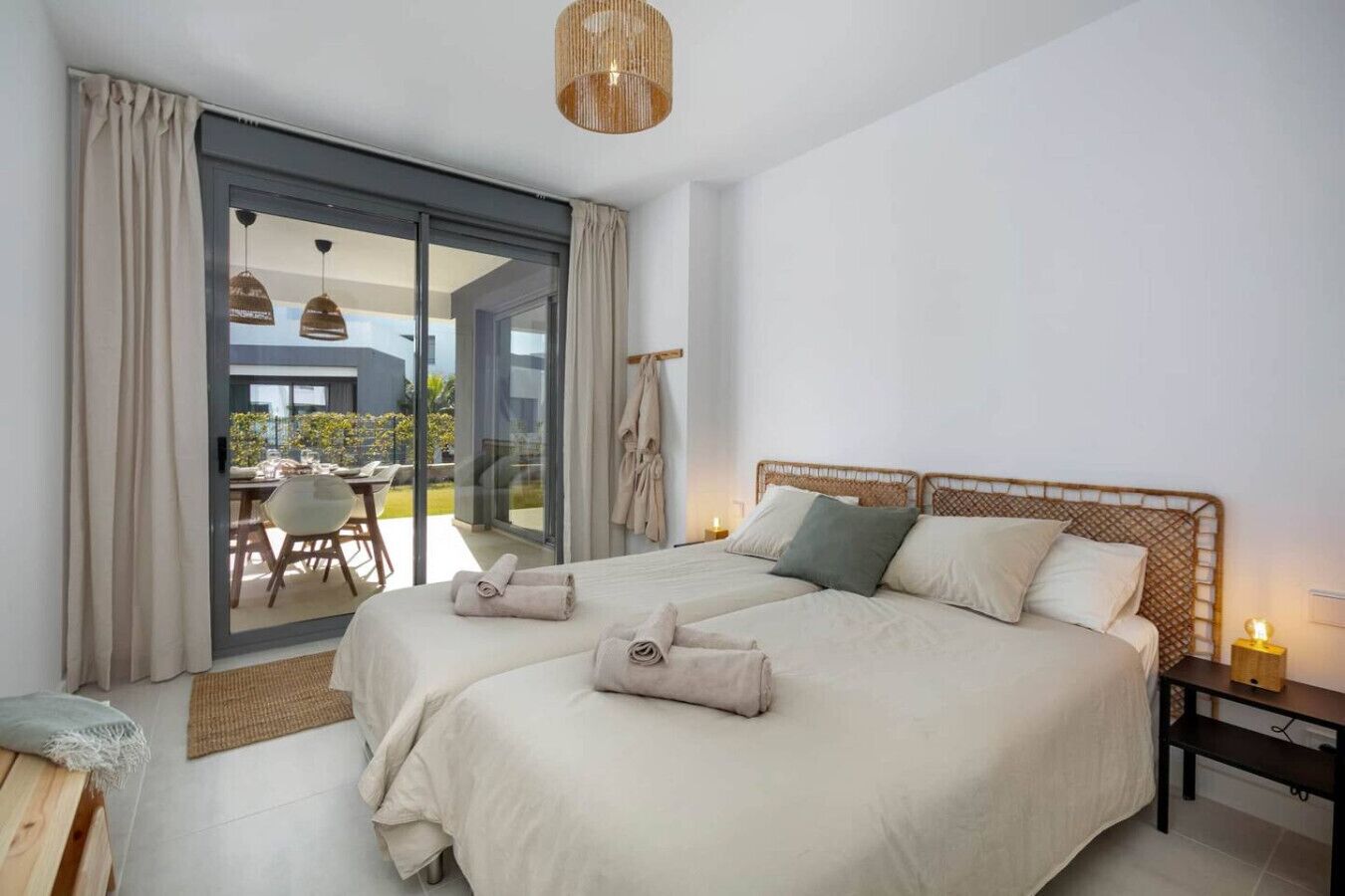 Iron/ironing board, WiFi, bed sheets