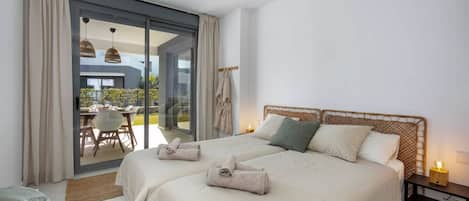 Iron/ironing board, WiFi, bed sheets